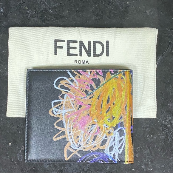 FENDI X Noel Fielding Signature Scribble Mens bi-fold Wallet Black Leather NWT - Picture 3 of 8